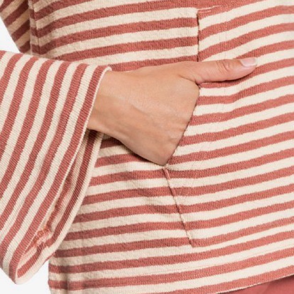 🔥 Roxy Get Casual Striped Hooded Sweatshirt NWT - Picture 5 of 6